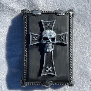 Skull and Crossbones box
